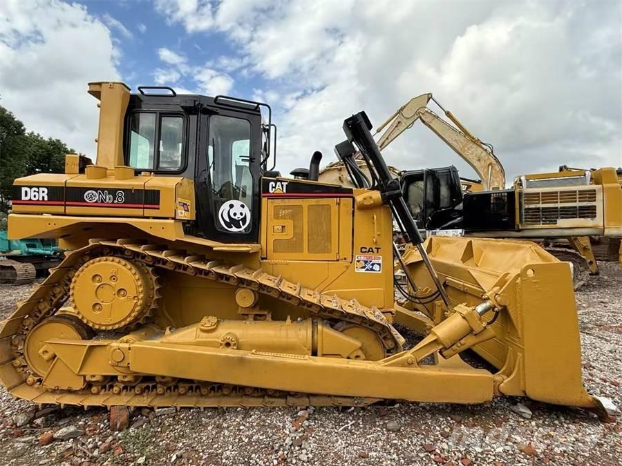 CAT D 6 R Pásové dozéry