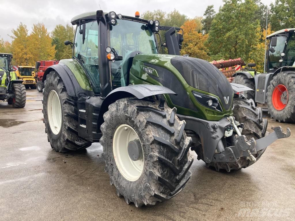 Valtra T 234 Traktory