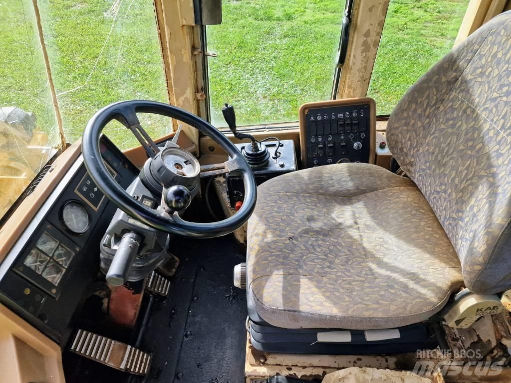 CAT 924F Kolesové nakladače