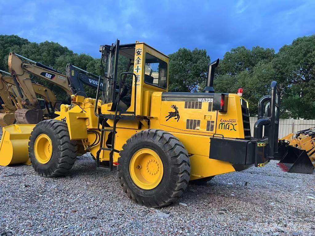 Komatsu WA320-3 Kolesové nakladače