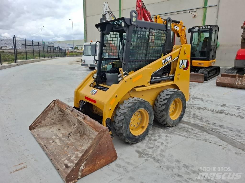CAT 216 B 3 Šmykom riadené nakladače