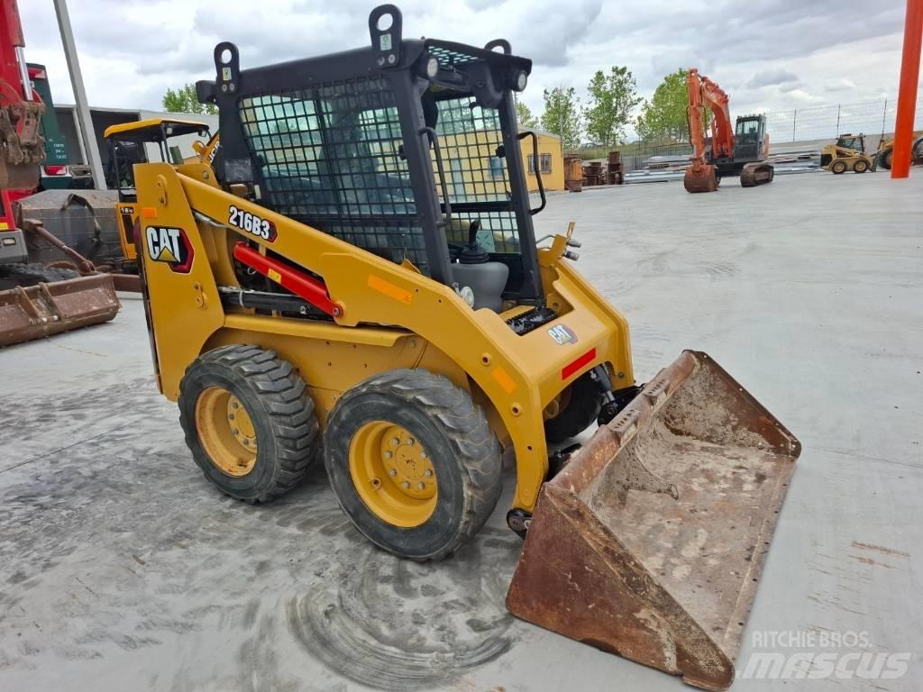 CAT 216 B 3 Šmykom riadené nakladače