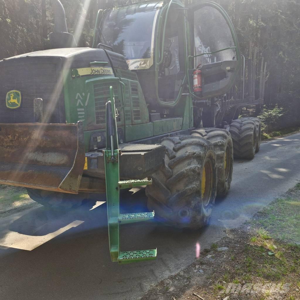 John Deere 1210 G Lesné traktory