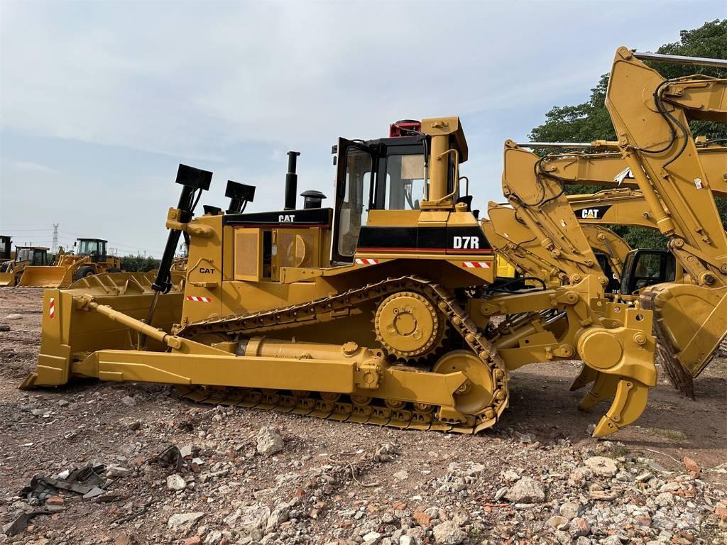 CAT D7R Pásové dozéry