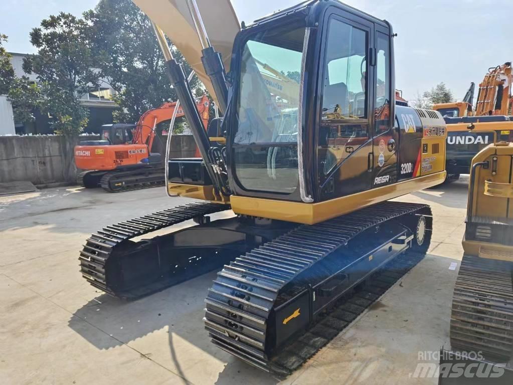 CAT 320 D 2 Pásové rýpadlá