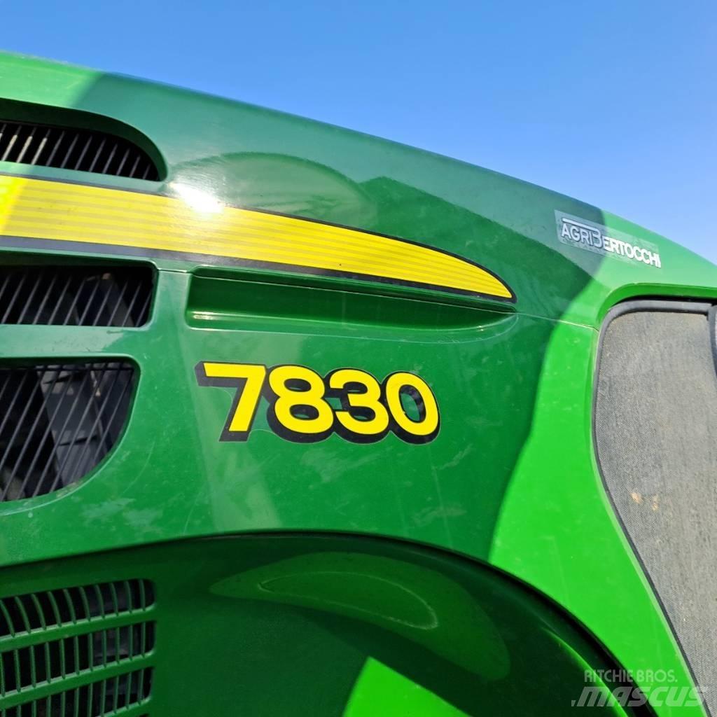 John Deere 7830 Traktory