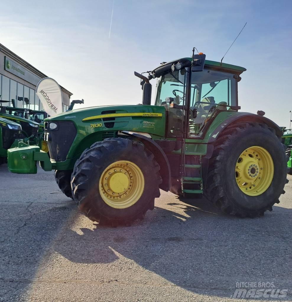 John Deere 7830 Traktory