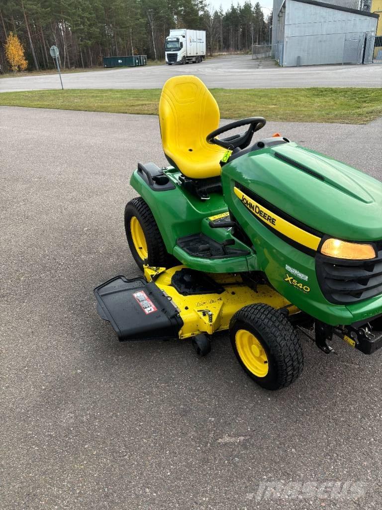 John Deere X 540 Samochodné kosačky