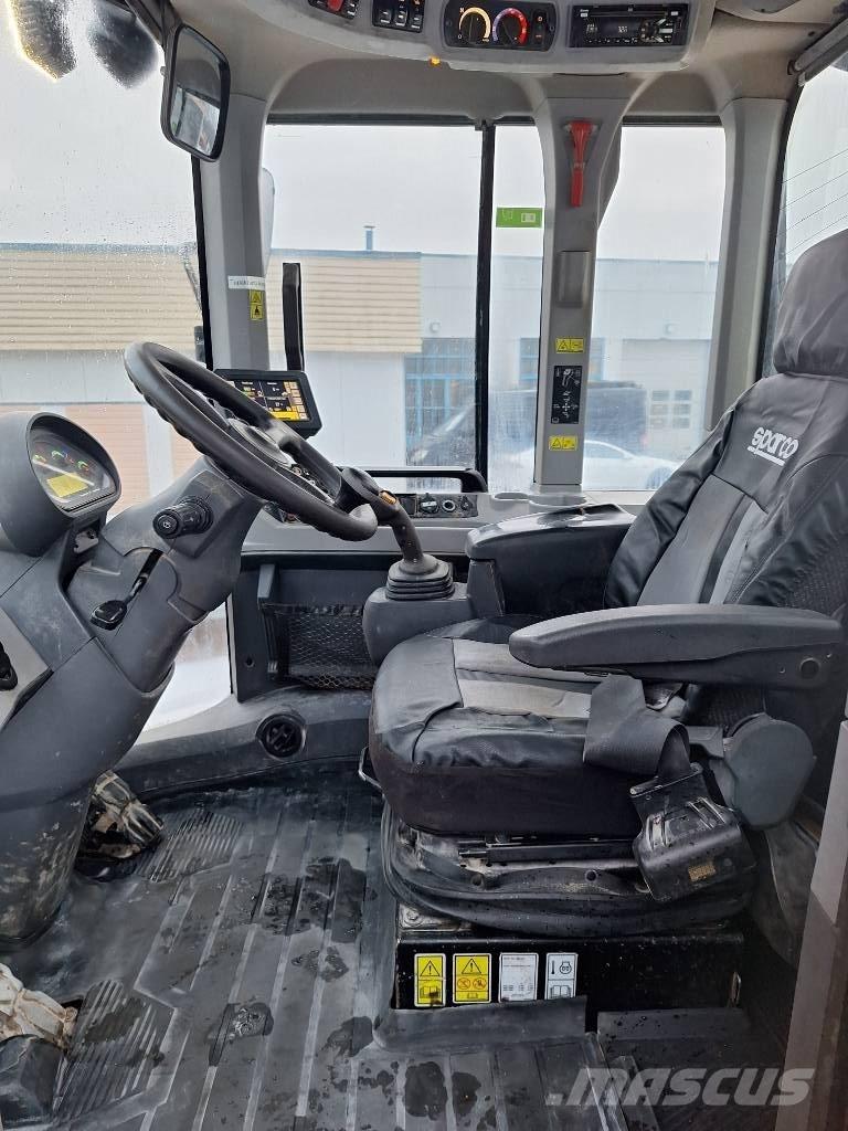 CAT 926 M Kolesové nakladače