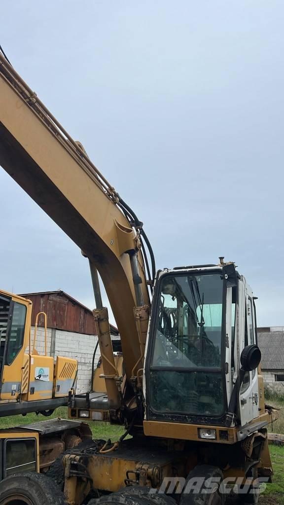 Liebherr A 904 Výložníky a lyžice