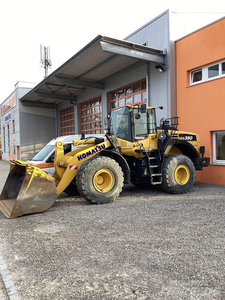 Komatsu WA380-8E0 Kolesové nakladače