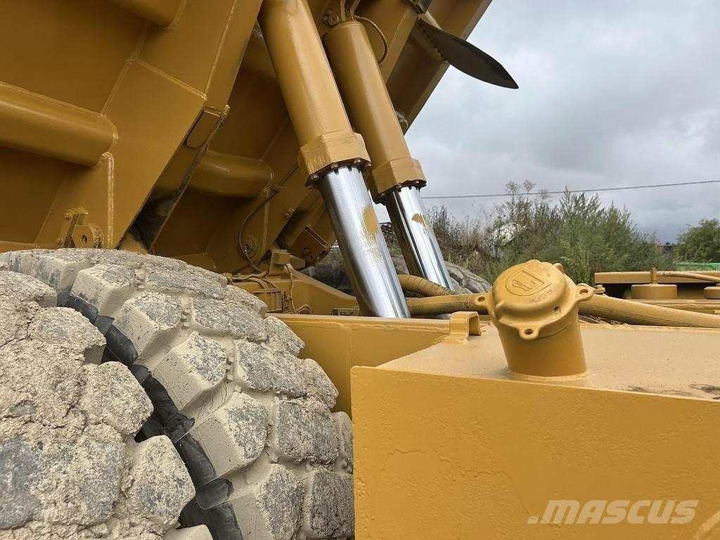 CAT 769D Stavebné sklápače