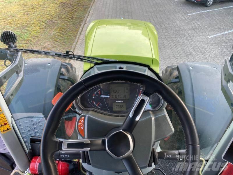 CLAAS AXION 830 Traktory