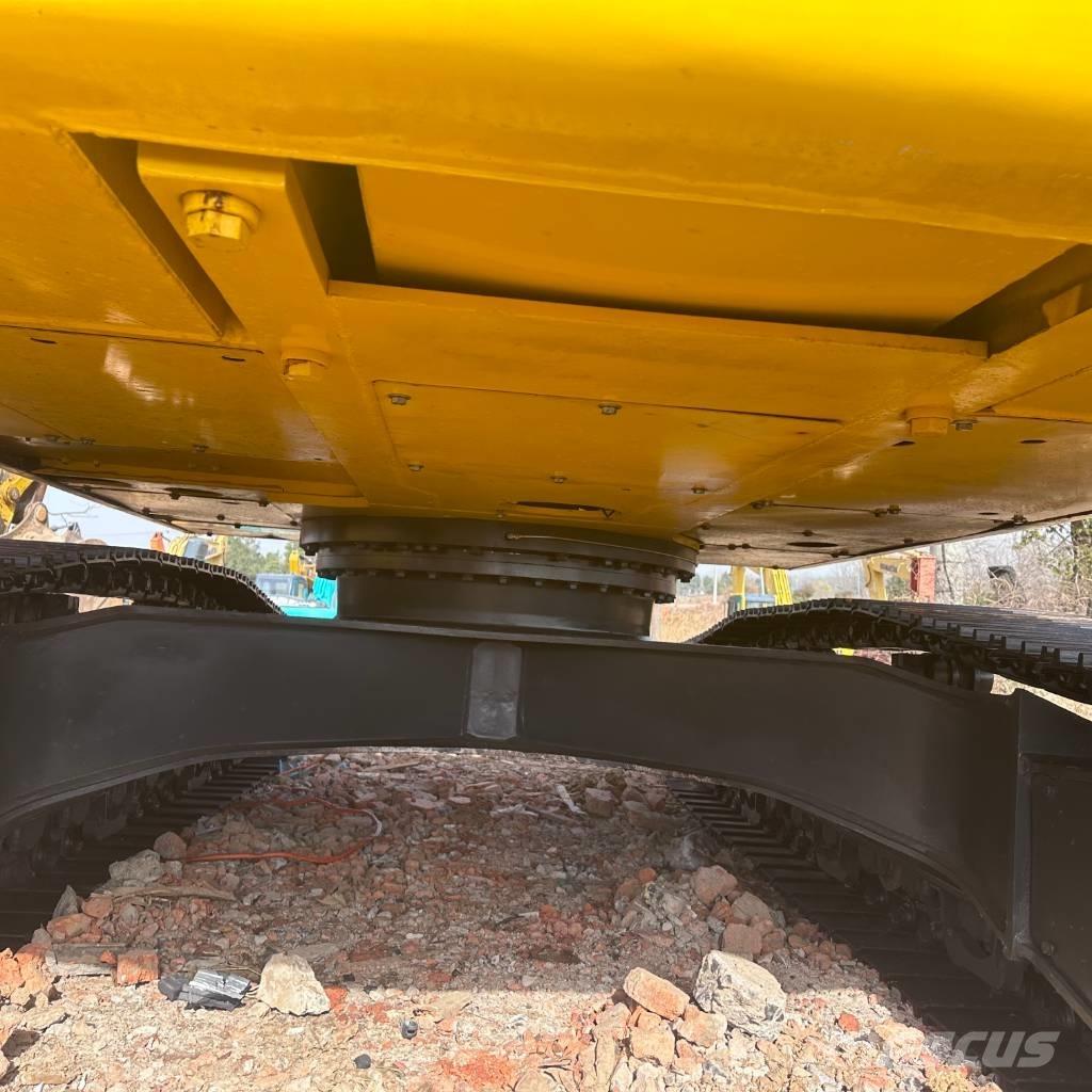 Komatsu 240LC-8 Pásové rýpadlá