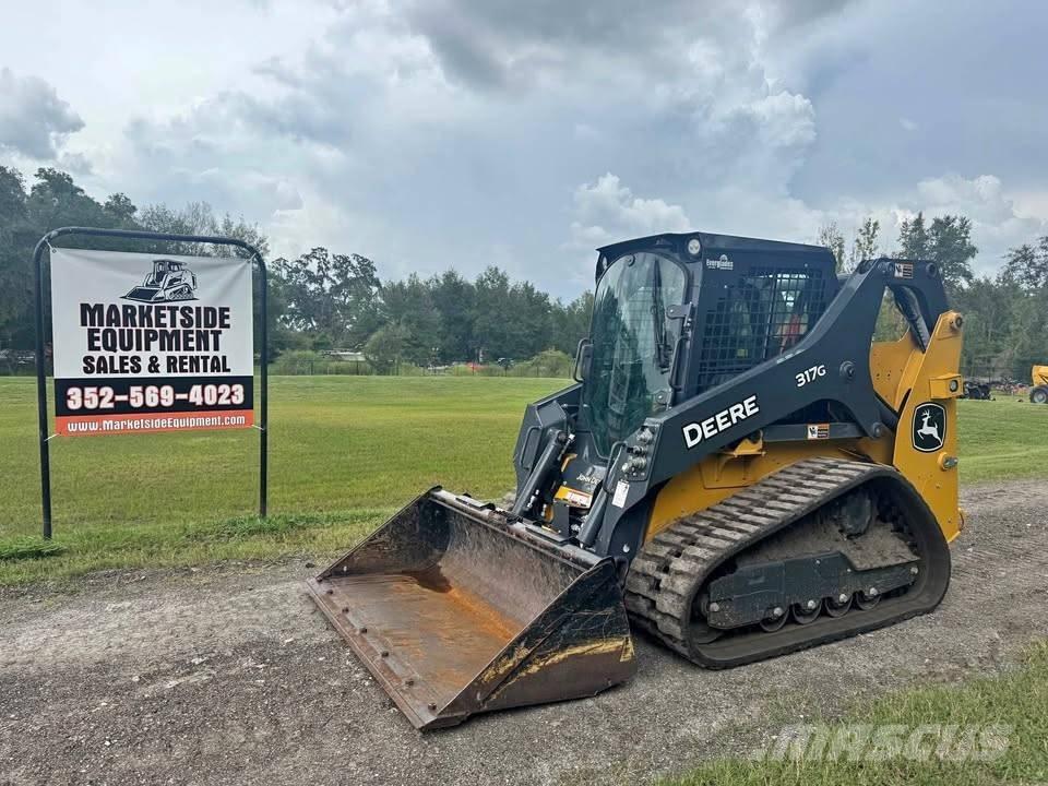 John Deere 317 Šmykom riadené nakladače