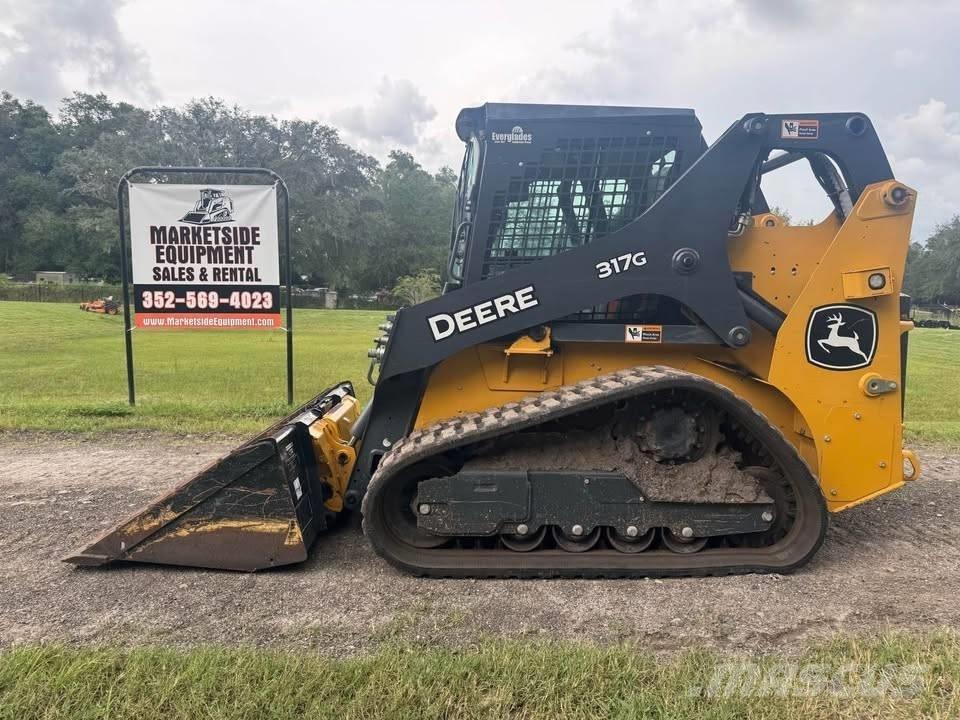John Deere 317 Šmykom riadené nakladače