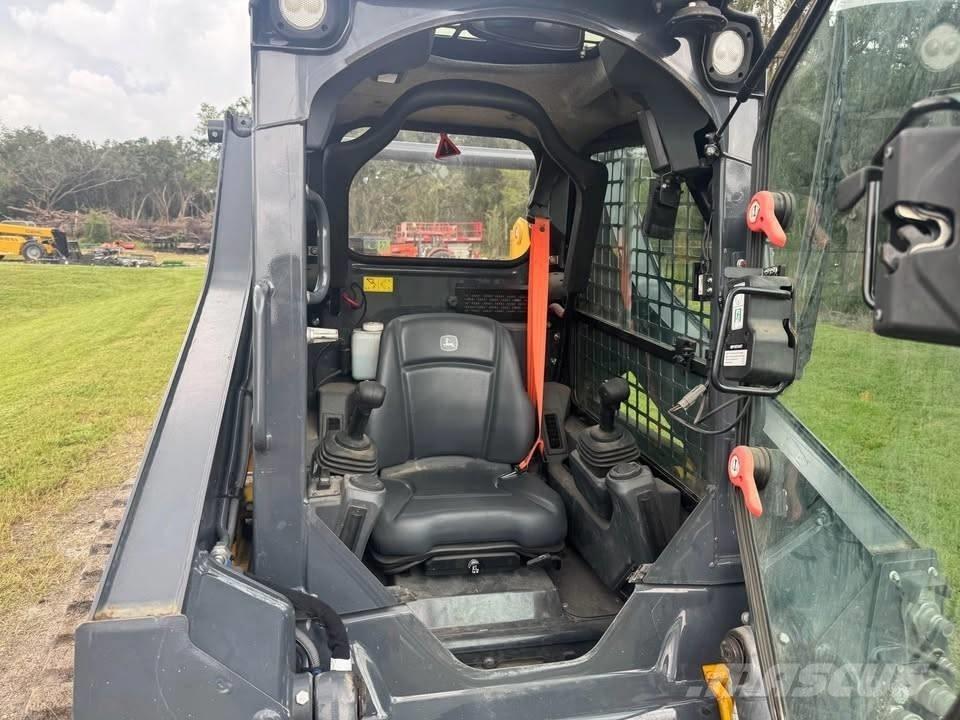John Deere 317 Šmykom riadené nakladače