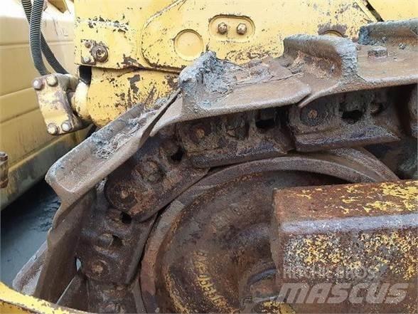 CAT D8T Pásové dozéry