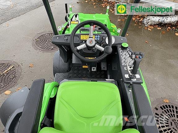 Avant 220 Šmykom riadené nakladače