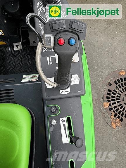 Avant 220 Šmykom riadené nakladače