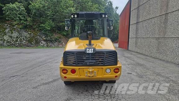 CAT 906 Kolesové nakladače