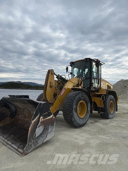 CAT 930M Kolesové nakladače
