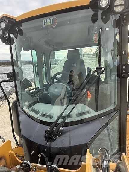 CAT 930M Kolesové nakladače