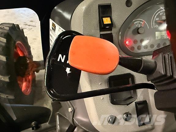 CLAAS Elios 220 Traktory