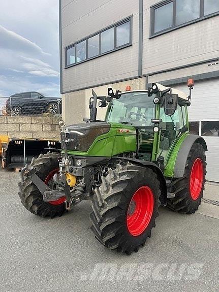 Fendt 211 Traktory