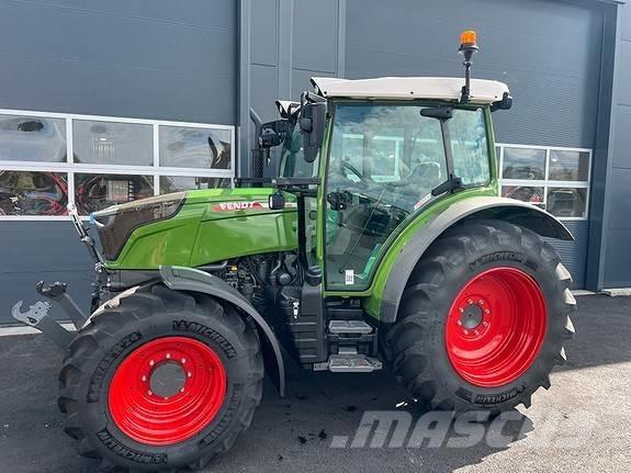 Fendt 211 Profi+ Traktory