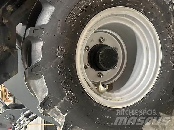 GiANT G2500HD+ Šmykom riadené nakladače
