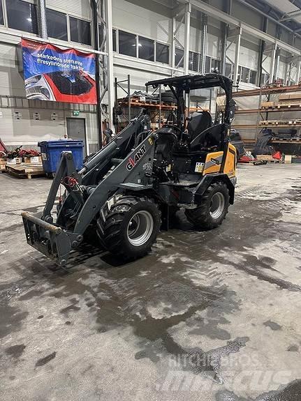 GiANT G2500HD+ Šmykom riadené nakladače