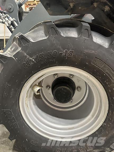 GiANT G2500HD+ Šmykom riadené nakladače