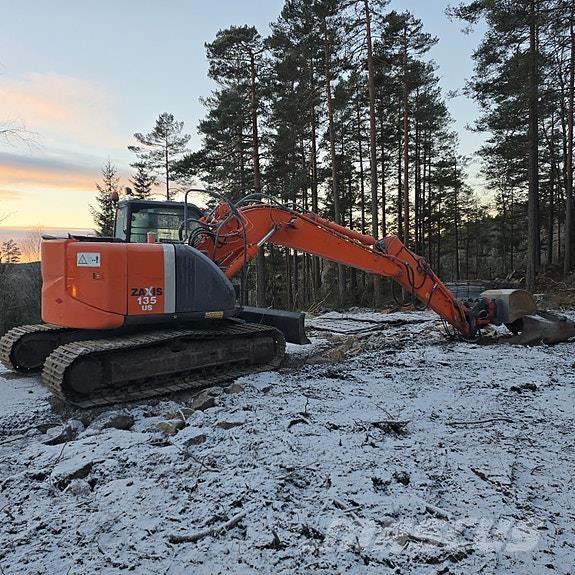 Hitachi ZX135US-3 Pásové rýpadlá