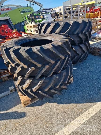John Deere  Traktory