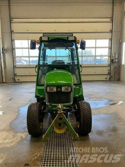 John Deere 2032R Traktory