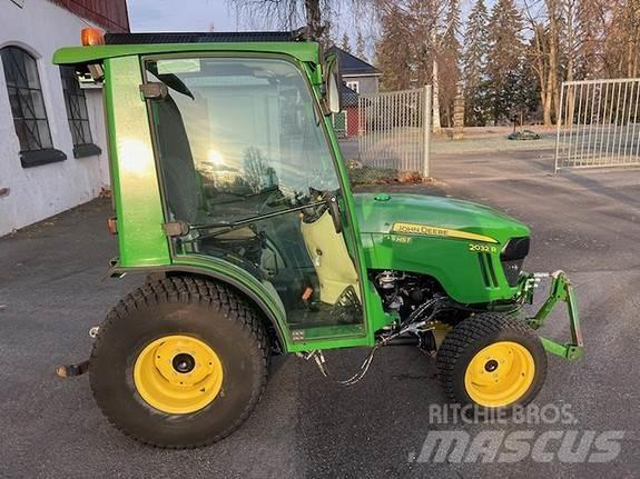 John Deere 2032R Traktory