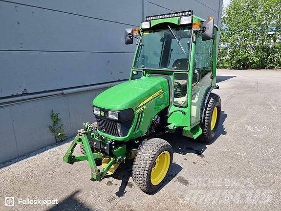 John Deere 2032R Traktory