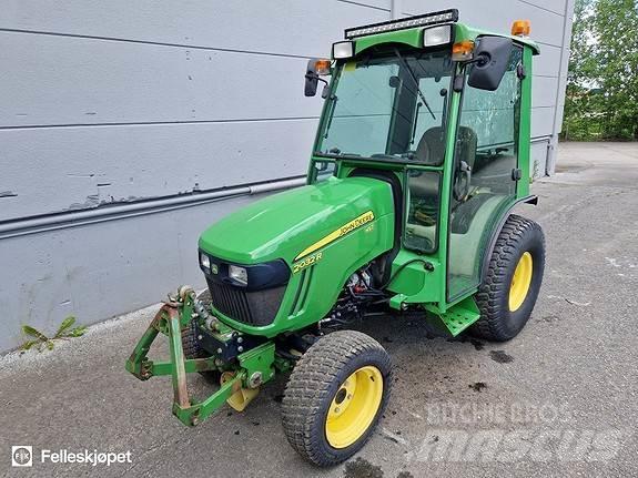 John Deere 2032R Traktory