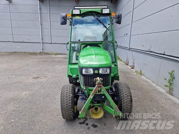 John Deere 2032R Traktory