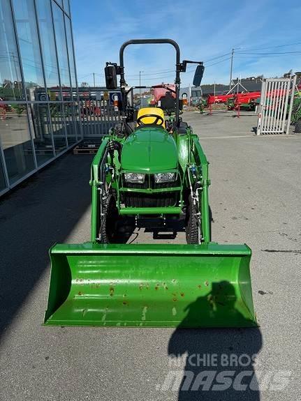John Deere 3038E Traktory