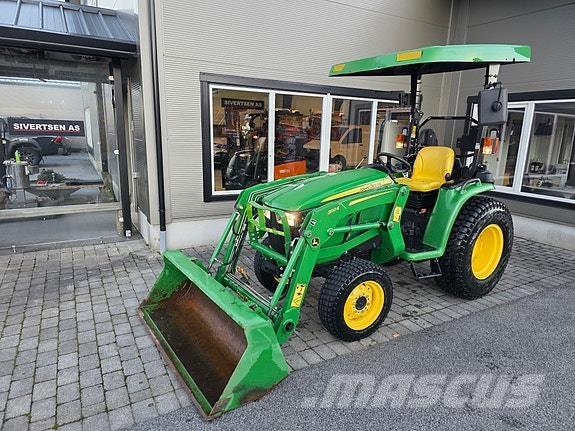 John Deere 3038E Traktory