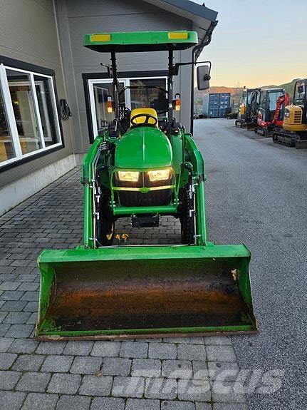 John Deere 3038E Traktory