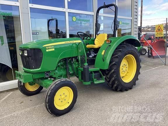John Deere 5055E Traktory