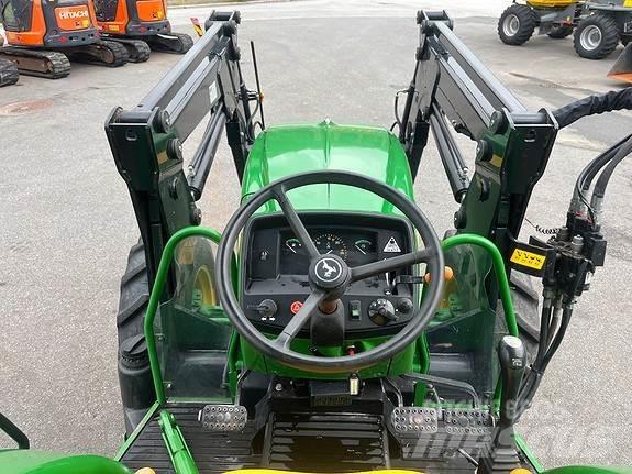 John Deere 5055E Traktory