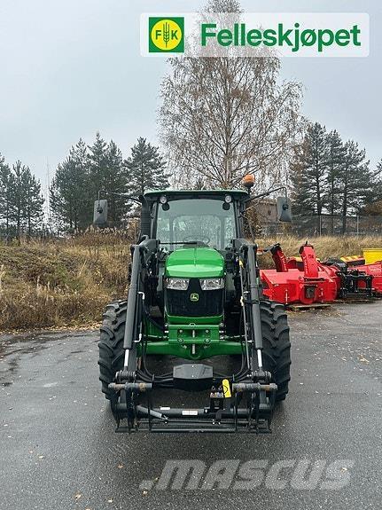 John Deere 5067E Traktory