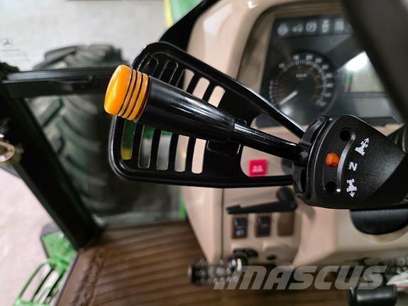 John Deere 5720 Traktory