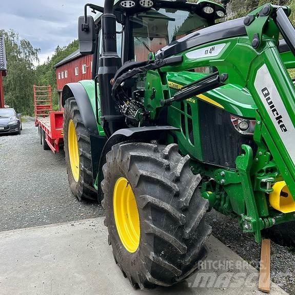 John Deere 6120M Traktory