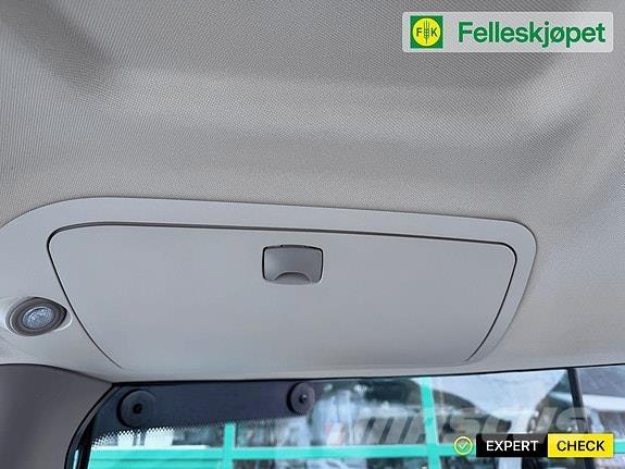 John Deere 6130R Traktory