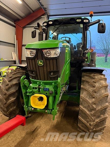 John Deere 6210R Traktory